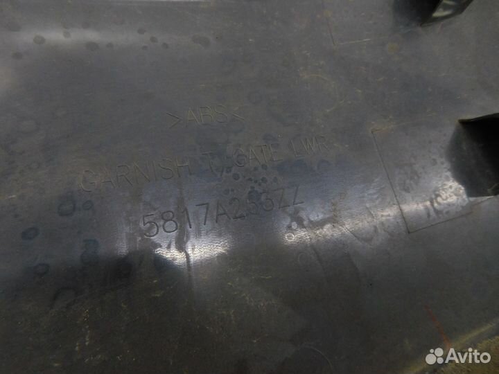 Накладка крышки багажника Mitsubishi Pajero Sport