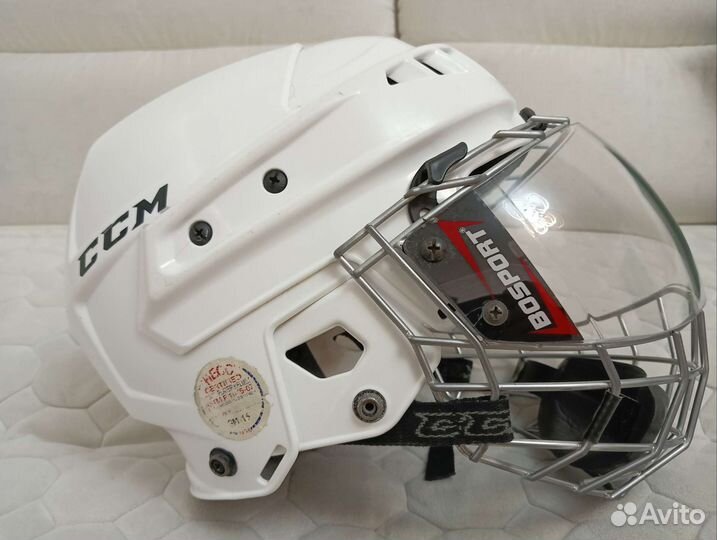 Хоккейный шлем