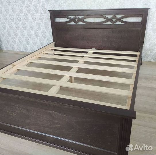 Кровати из массива дерева