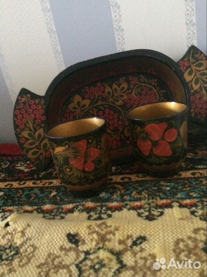 Деревянный поднос с двумя бокалами. Хохлома