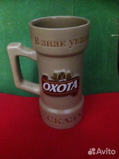 Коллекция бокалов и кружек с фирменной символикой