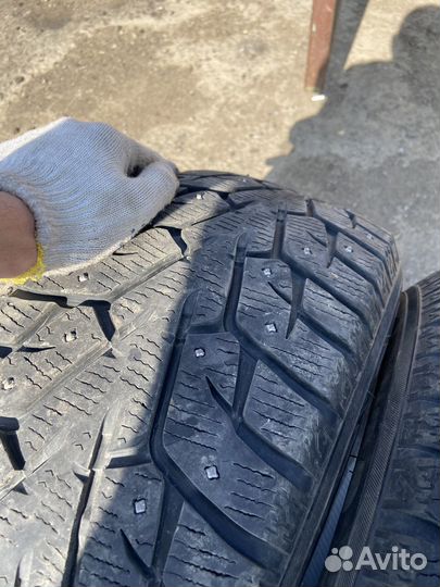 Yokohama Ice Guard Stud IG55 215/55 R16