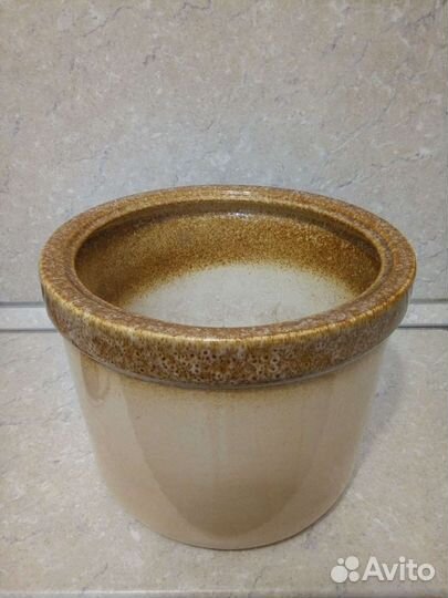 Большой керамический горшок