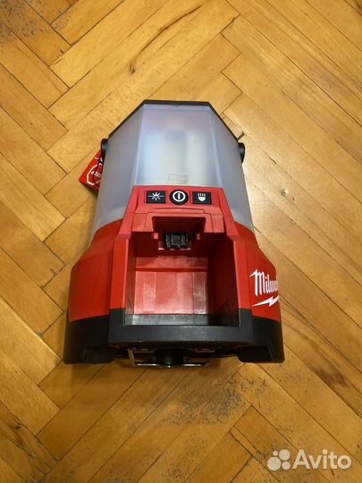 Milwaukee M18 radius LED Compact Светильник