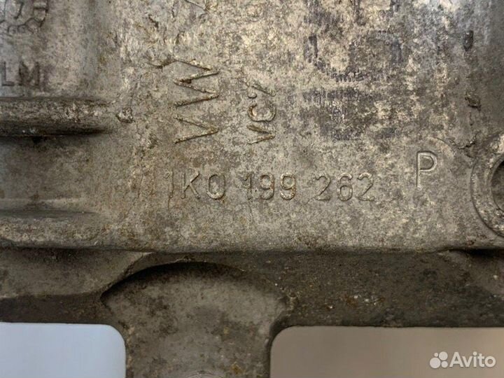 Подушка двигателя правая Volkswagen Passat B6 2.0