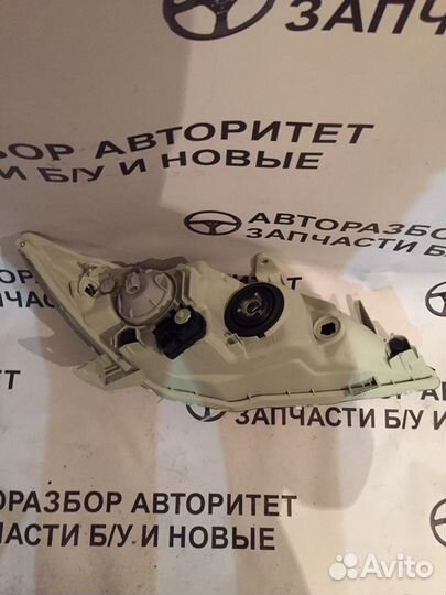 Фара передняя левая Toyota Camri 2004-2006