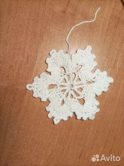 Вязаные снежинки (подставка для кружки)