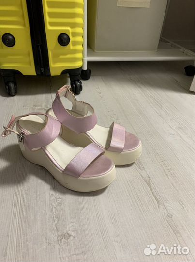 Босоножки женские