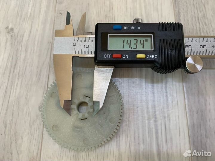 Шестерня заднего дворника Range Rover Sport