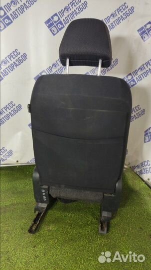 Сиденье переднее левое Nissan Tiida хэтчбек 1.6