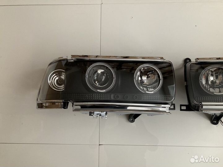 Фара Toyota Land Cruiser 80 - черные