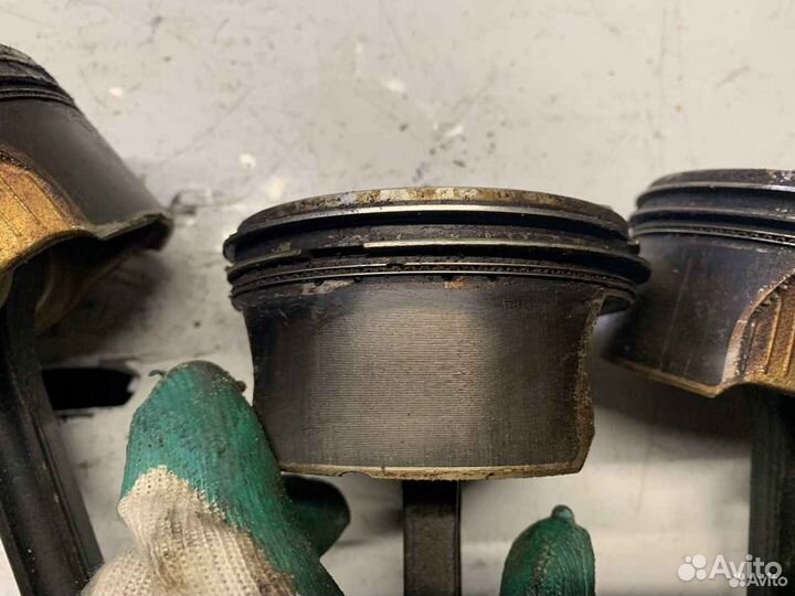 Поршень с шатуном Мерседес М276