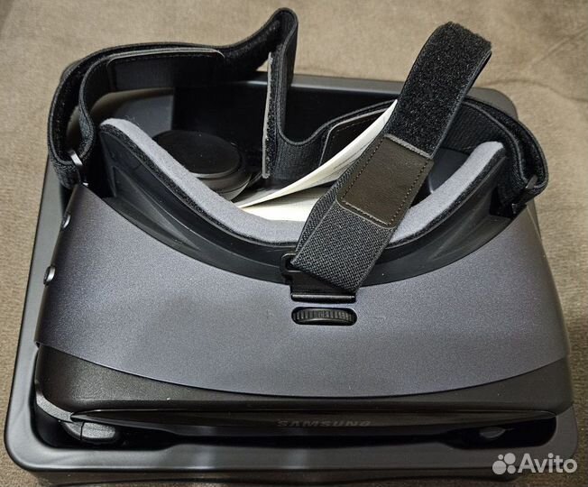 Samsung gear vr with controller