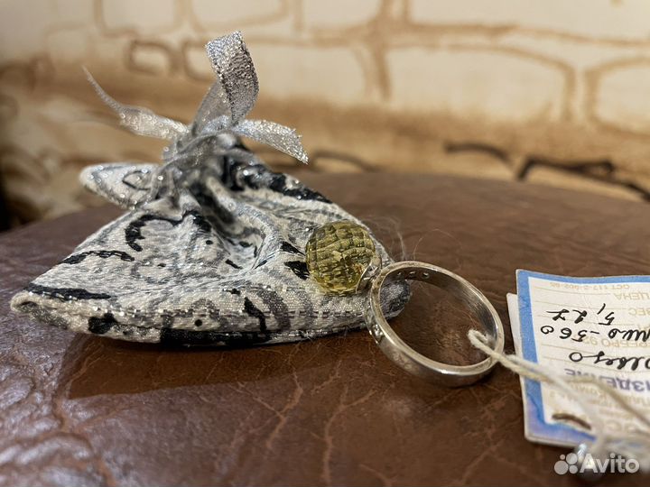 Кольцо серебряное с цирконом