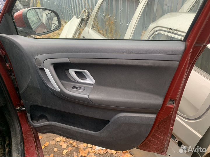 Обшивка двери комплект Skoda Fabia 2