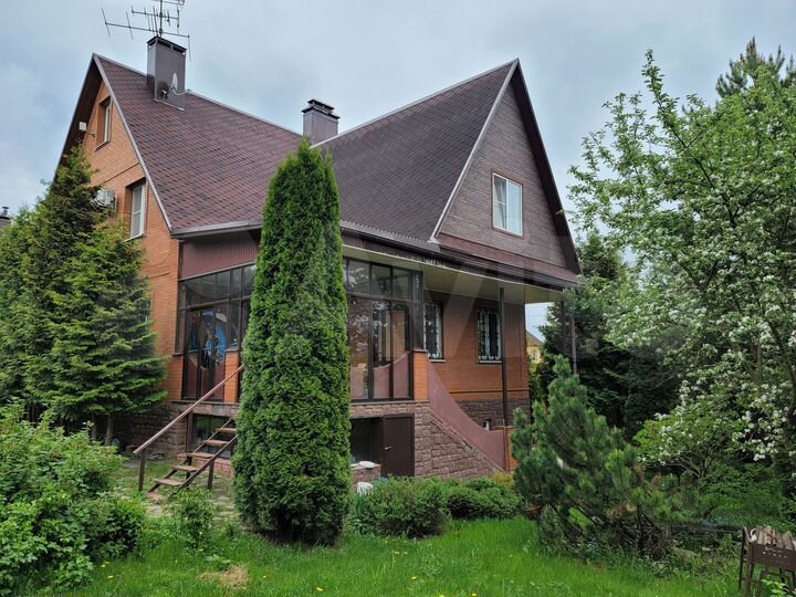 Коттедж 410 м² на участке 12 сот.