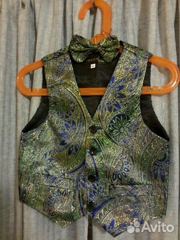 Жилет с бабочкой праздничный на 2-4 года