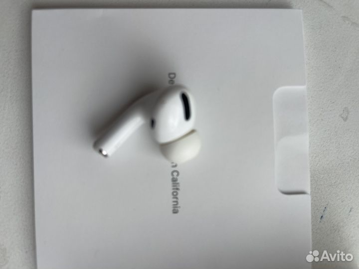 Наушник air pods pro 1 левый в кейсе и с чехлом