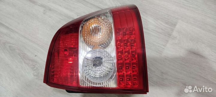 Задняя левая фара priora 2