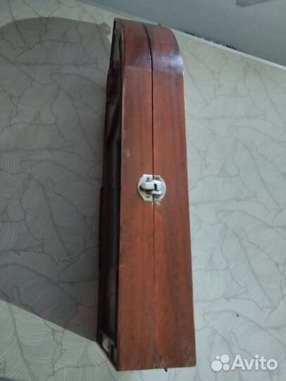 Часы с ключницей внутри