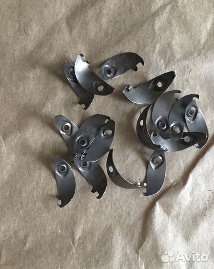 Пружина для шпульного колпачка швейной машины