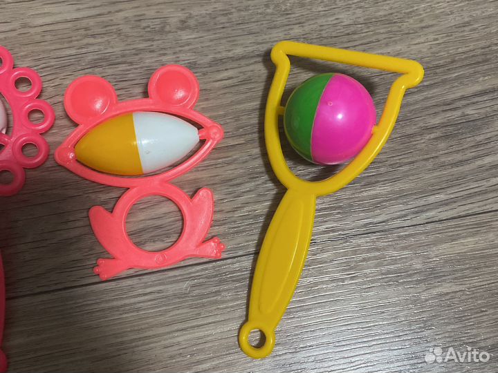 Детские игрушки погремушки
