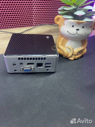 Маленький компьютер Intel nuс N3700
