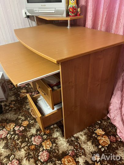 Компьютерный стол