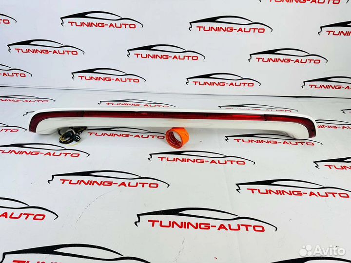 Спойлер на верх Toyota Land Cruiser 200 LED