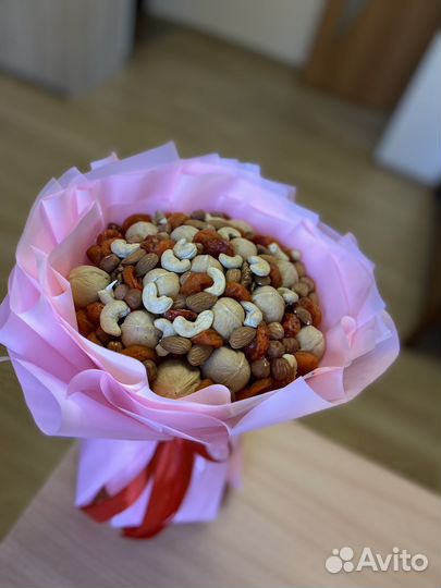 Букет из орехов и сухофруктов