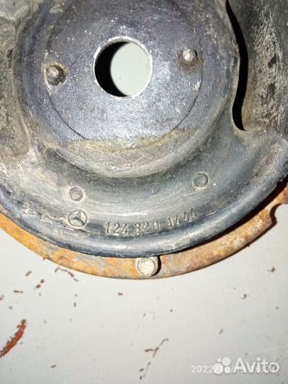 Опора передней стойки mercedes 124