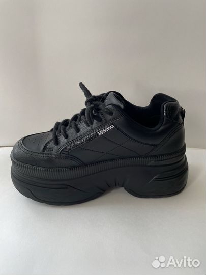 Кроссовки женские bershka