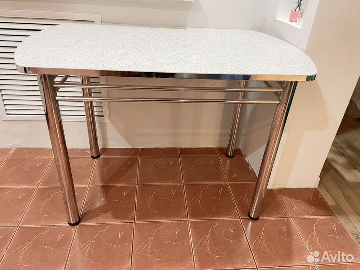 Кухонный стол