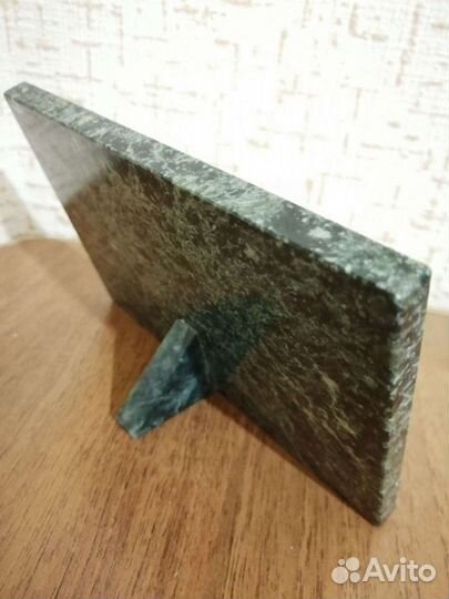 Настольное панно из змеевика