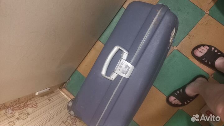 Чемодан пластиковый samsonite большой