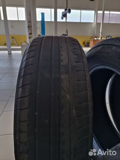 Yokohama BluEarth AE50 SUV 215/65 R17