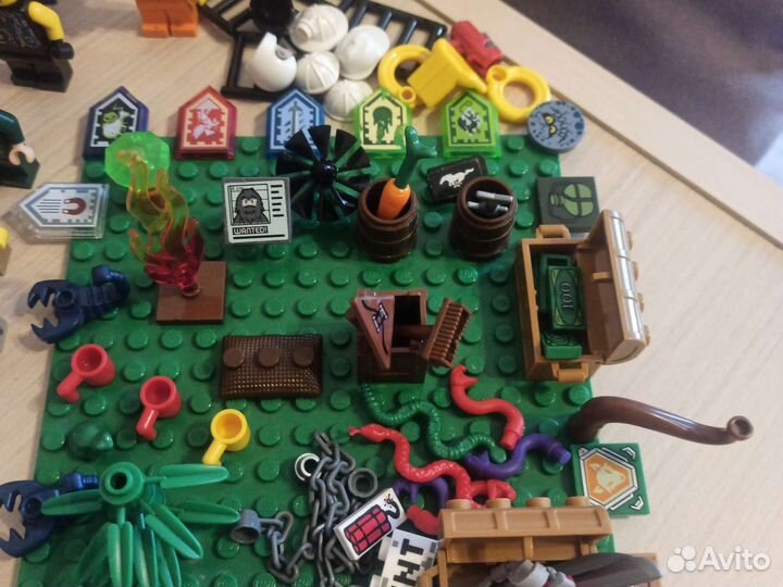 Lego1.4кг, человечки,аксессуары много,набор эльфов