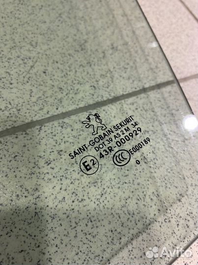 Стекло двери передней левой Пежо 3008 2009-2016