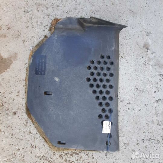 Мерседес 202 накладка торпедо справа