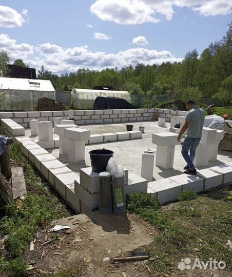 Бригада строителей