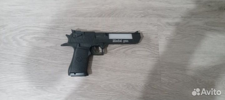 Игрушечный пистолет