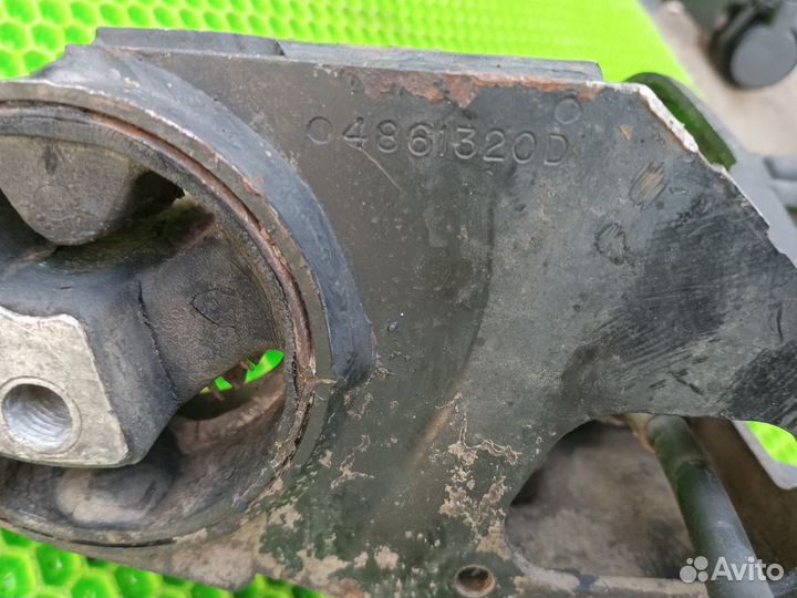 Подушка крепления кпп Chrysler Voyager 3 1998