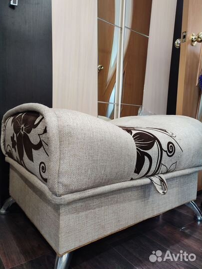 Кресло с пуфом