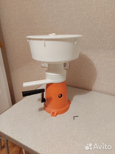 Сепаратор ручной бытовой для молока 