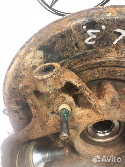 Кулак поворотный задний левый Mercedes Ml W164