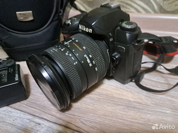 Зеркальный фотоаппарат nikon D70