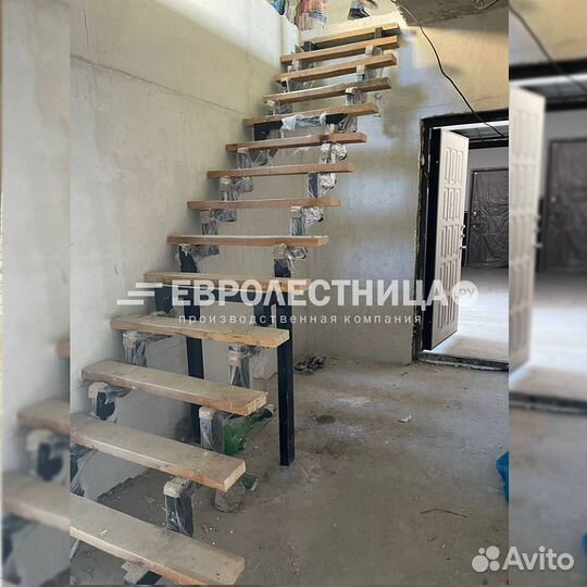 Лестница на металлическом каркасе