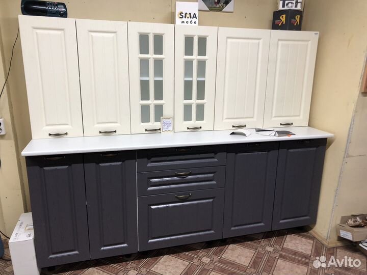 Кухонный гарнитур выставочный образец