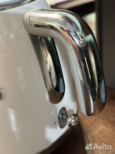 Smeg чайник белый