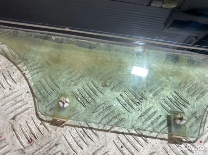 Стекло двери опускное заднее левое Ssangyong